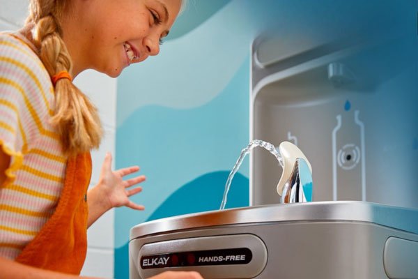 Geriamojo vandens stotelė mokykloje